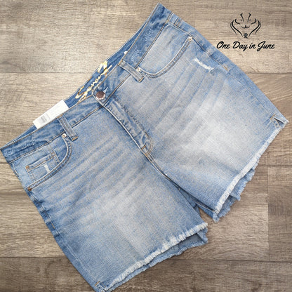 Seven7 5" Inseam Weekend Shorts Size 16