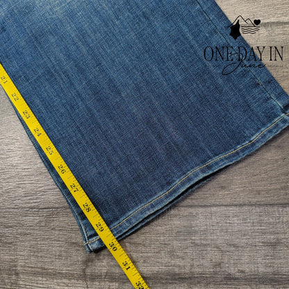 White House Black Market Market Mid Rise Slim Bootcut Jeans Blue NWT Size 18S
