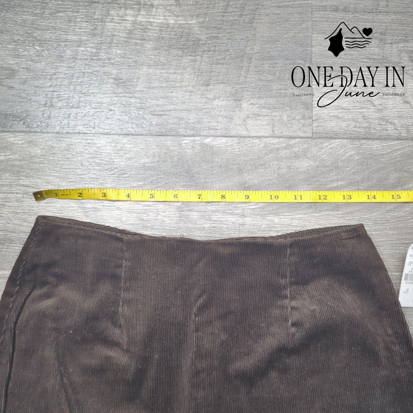 B. Moss Clothing Company Corduroy Mini Skirt Size 4