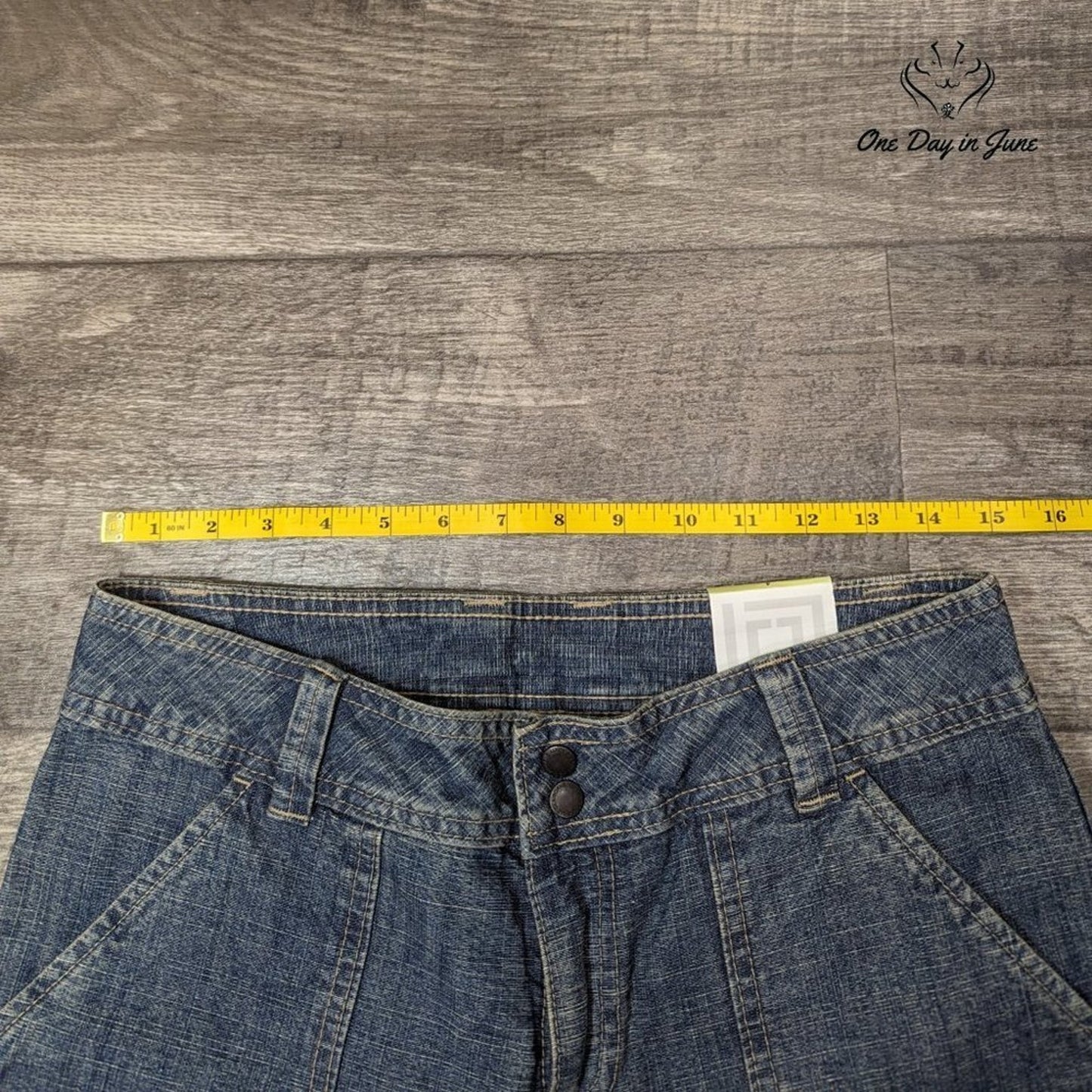 Liz Claiborne Concrete Wash Crop Jeans Size 4