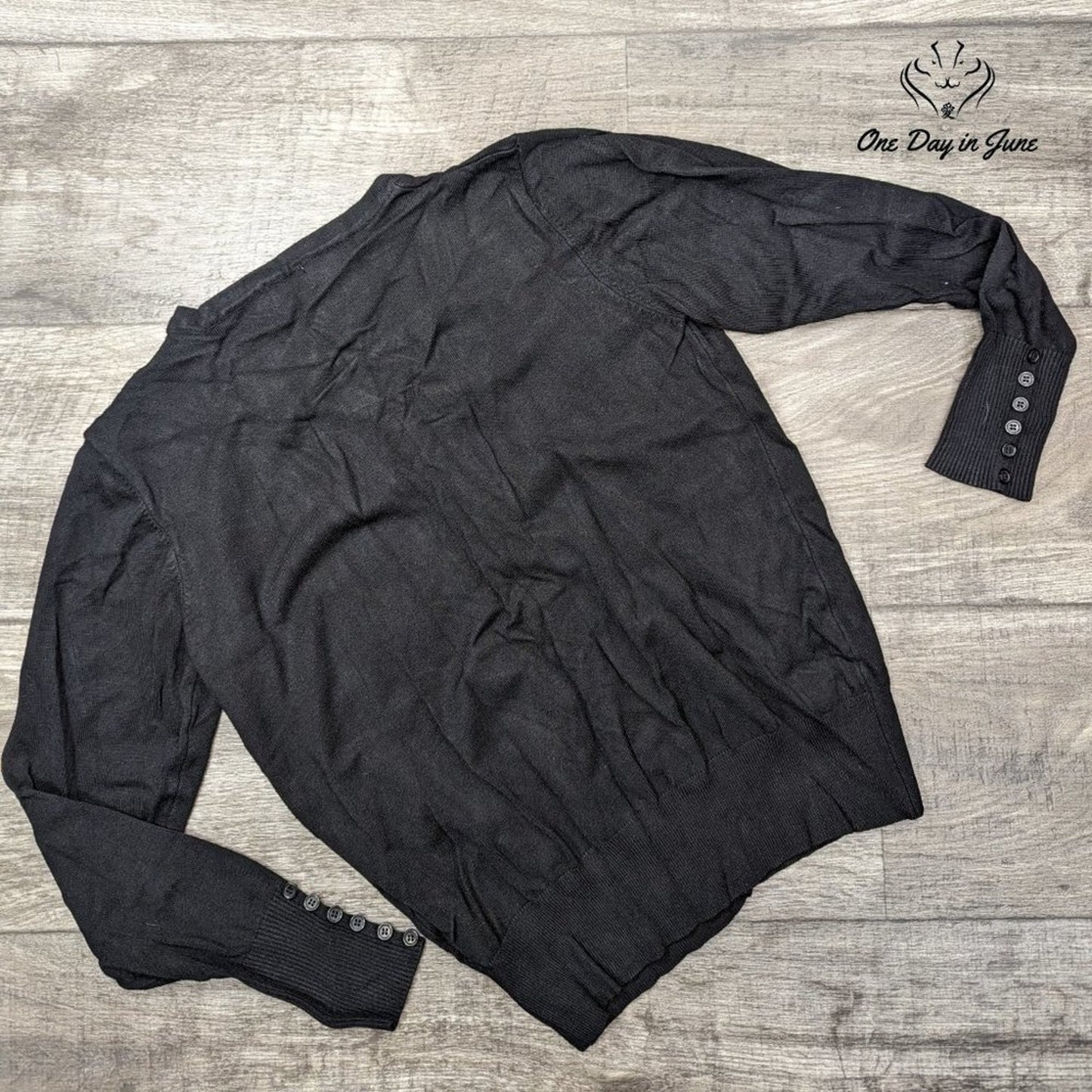 Cielo V Neck Button Front Long Sleeve Sweater Size L