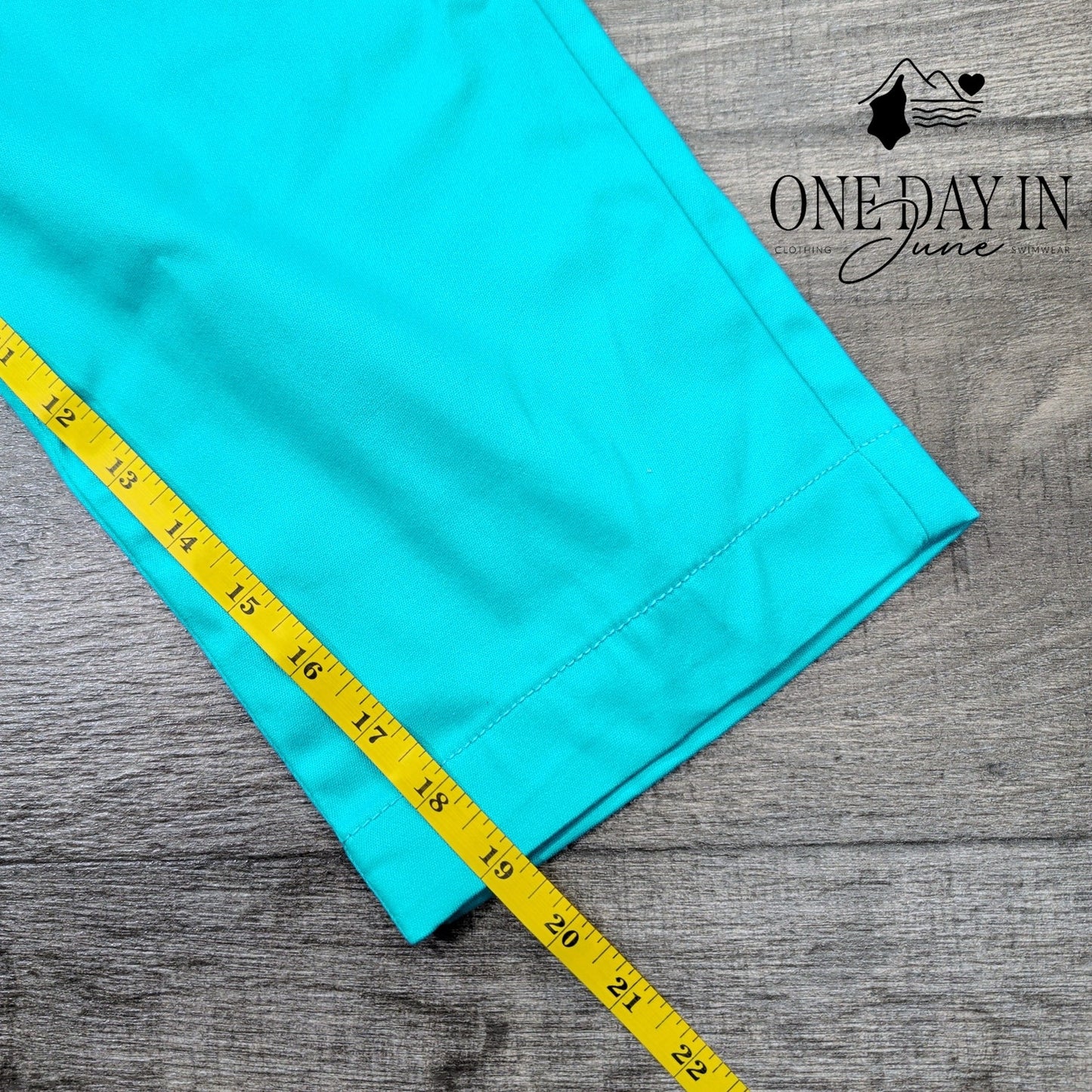 St. John's Bay Mid Rise Capri Pants Size 6