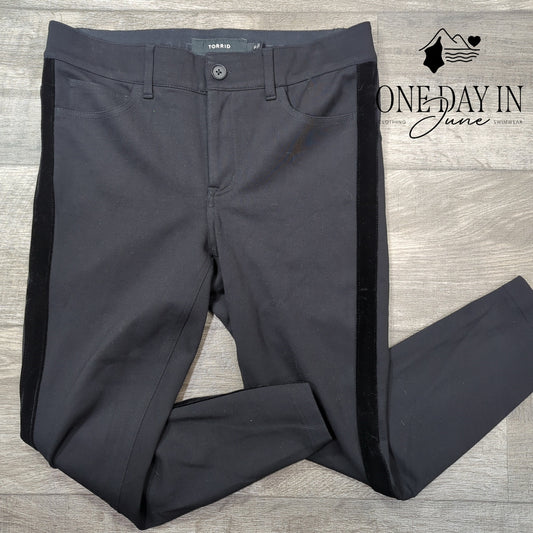 Torrid Tuxedo Cropped Legging Pants Size 10