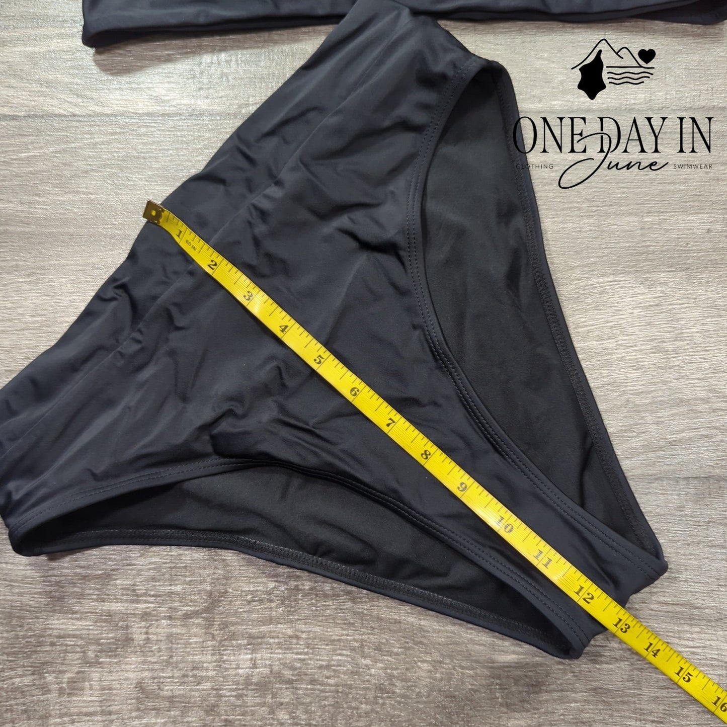 CharmLeaks High Cut Bikini Swimsuit Size M