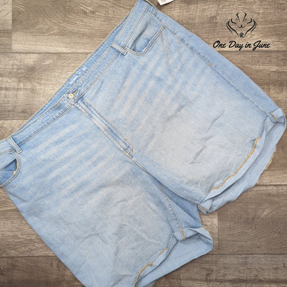 Old Navy High Rise Wow Denim Shorts Plus Light Wash Cuffed NWT Size 30