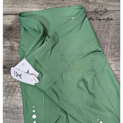 Xersion High Rise Capri Legging Size M