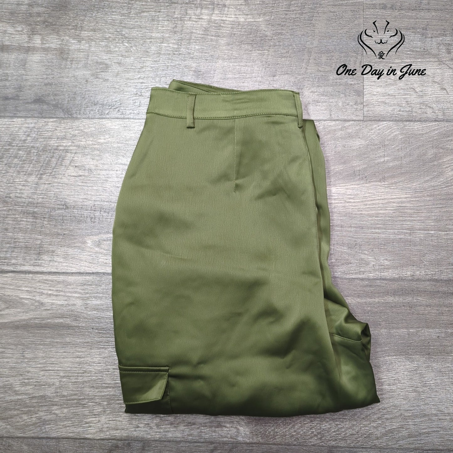 Nicole Miller Ruched Leg Cargo Style Pants Size 8