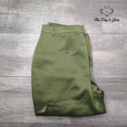 Nicole Miller Ruched Leg Cargo Style Pants Size 8
