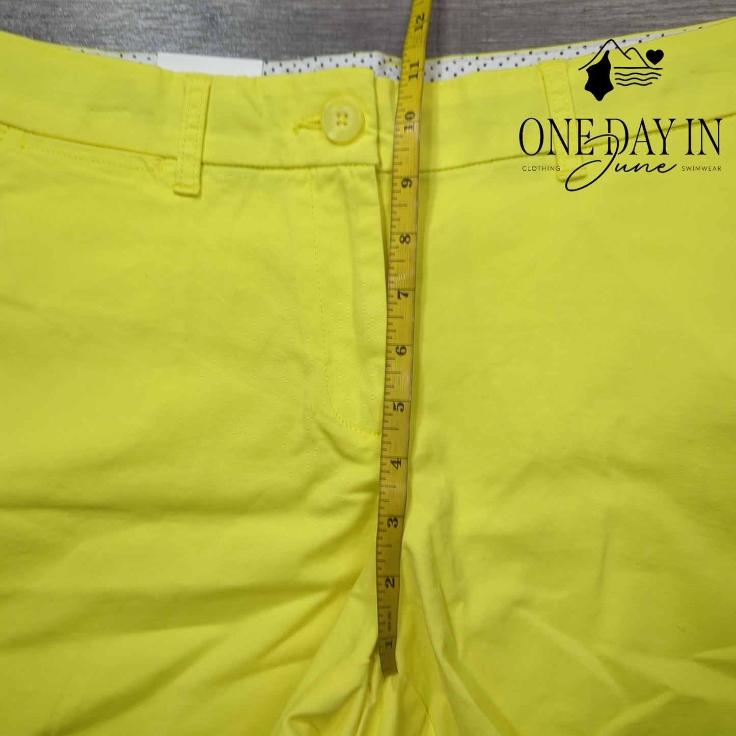 Crown & Ivy Flat Front Shorts Size 14