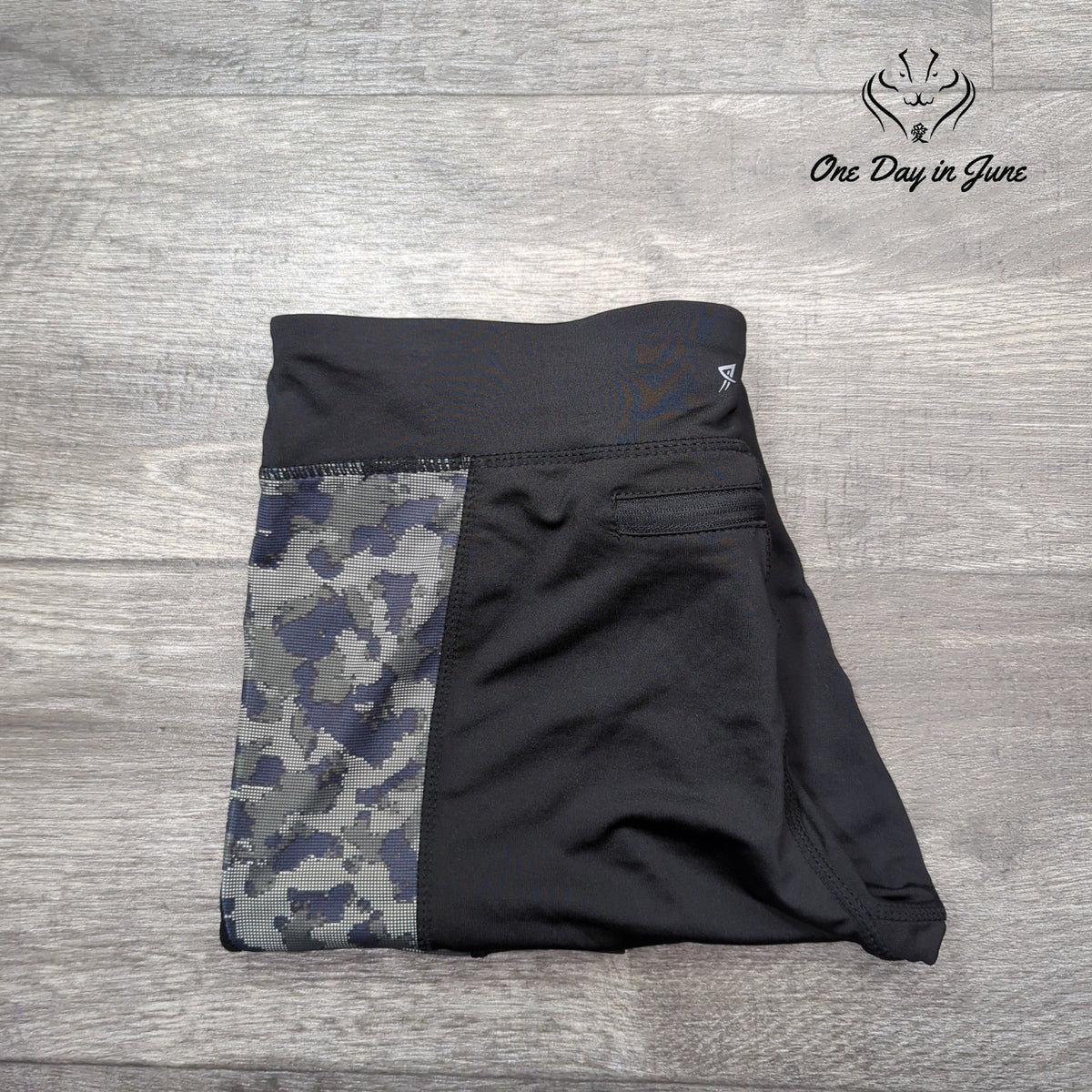 Atmosphere Tight Fit Crop Workout Leggings Black Camo Mesh NWT Size 8