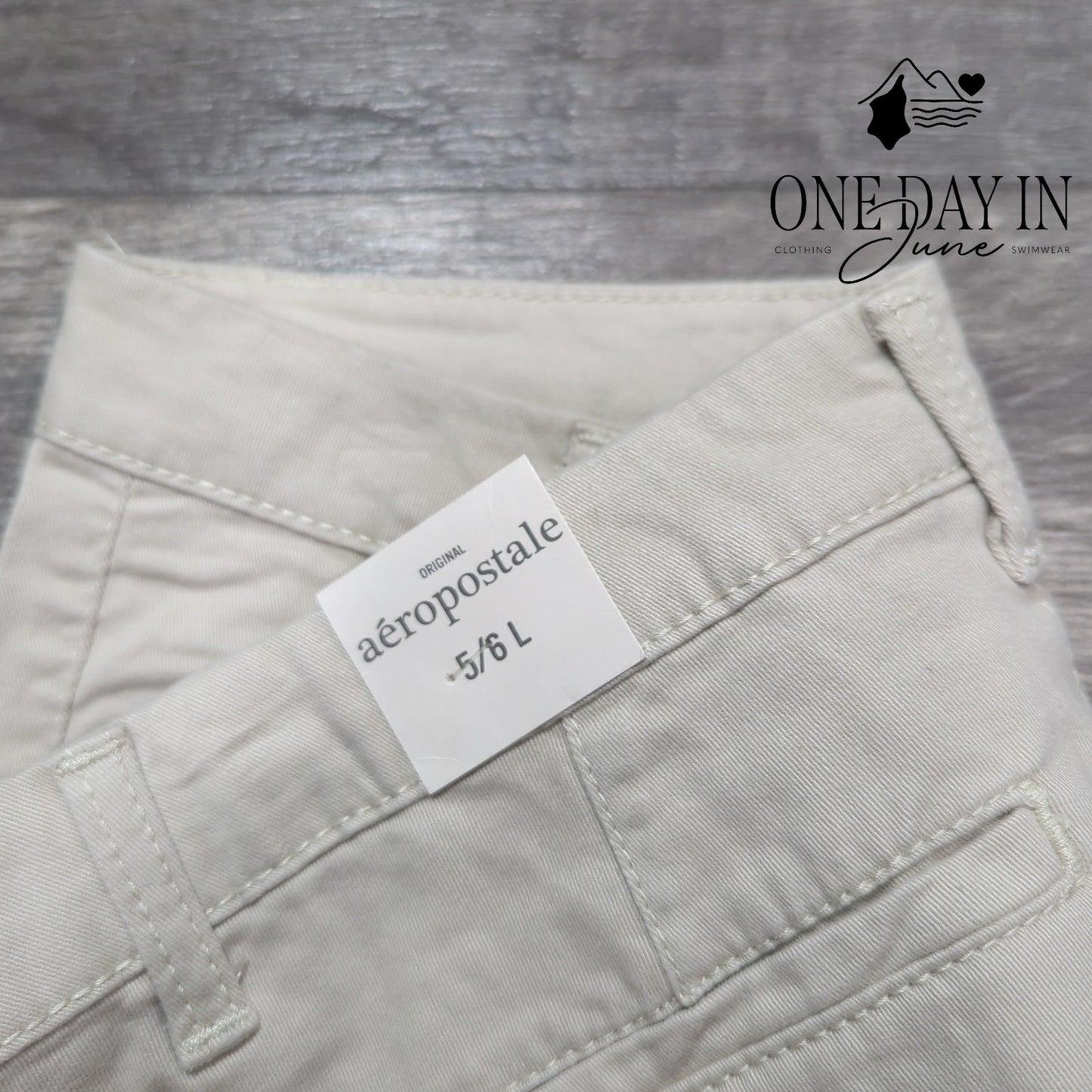 Aeropostale Juniors Straight Leg Khaki Pants Size 5
