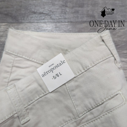 Aeropostale Juniors Straight Leg Khaki Pants Size 5