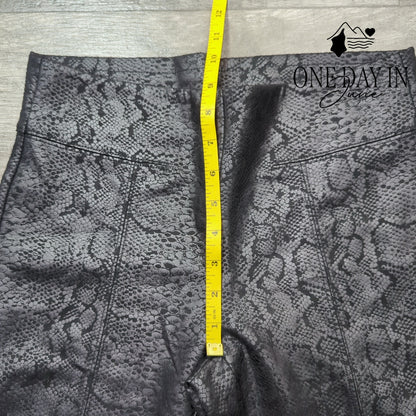 Anna & Ava Snake Print Ankle Legging Size M