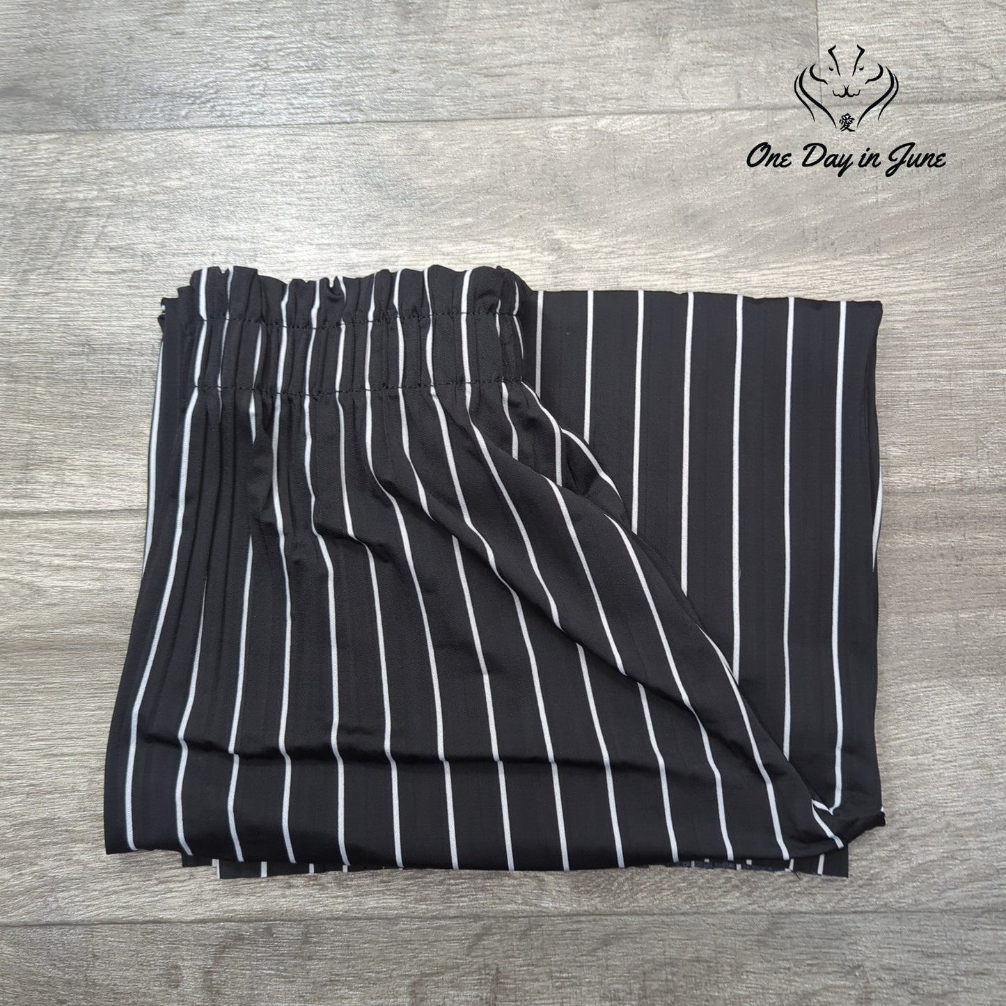 Jon & Anna Pull On Striped Pants Size L