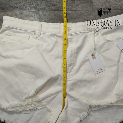 Good American Cut Off Denim Shorts Cloud White Frayed Hem NWT Size 16