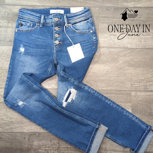 KanCan Juniors Mid Rise Skinny Straight Distressed Jeans Size 5