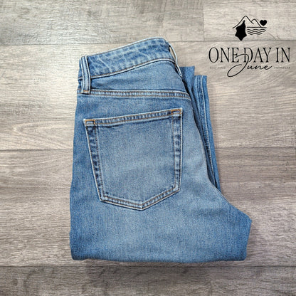 Calvin Klein High Rise Straight Leg Jeans Medium Wash NWT Size 4S (27S)