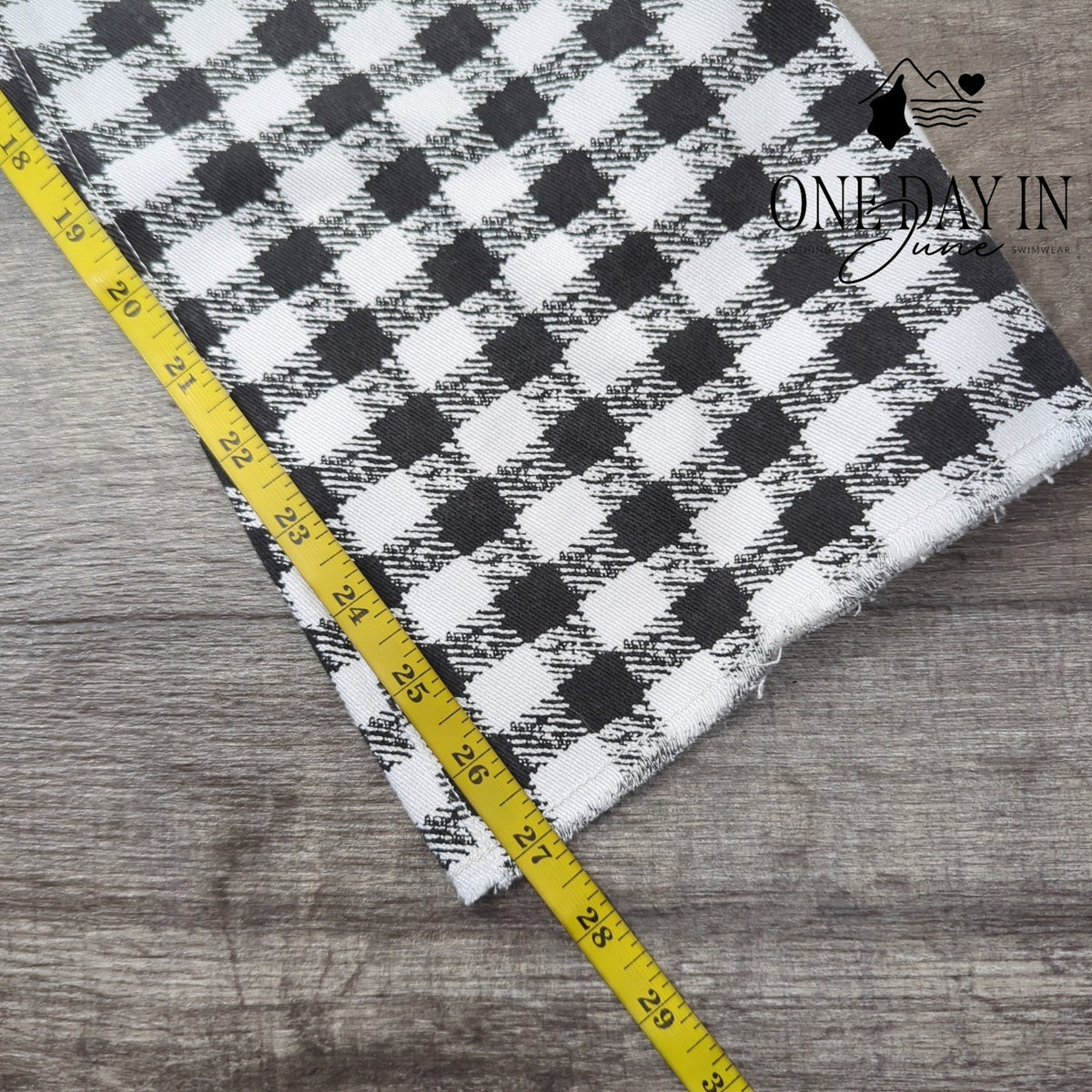 Versona Modern Flare Leg Jeans Women's Black White Gingham Plaid NWT Size 10