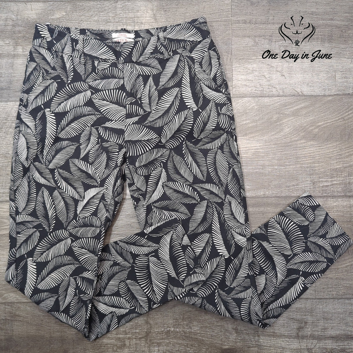 Merona Tropical Leaf Print Stretch Ankle Pants Black White Size 2