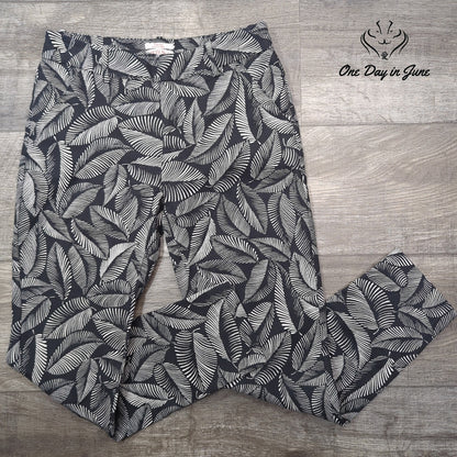 Merona Tropical Leaf Print Stretch Ankle Pants Black White Size 2