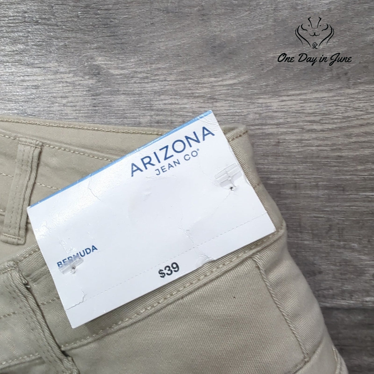 Arizona Jean Co. Juniors Bermuda Shorts Khaki Beige Chino NWT Size 11
