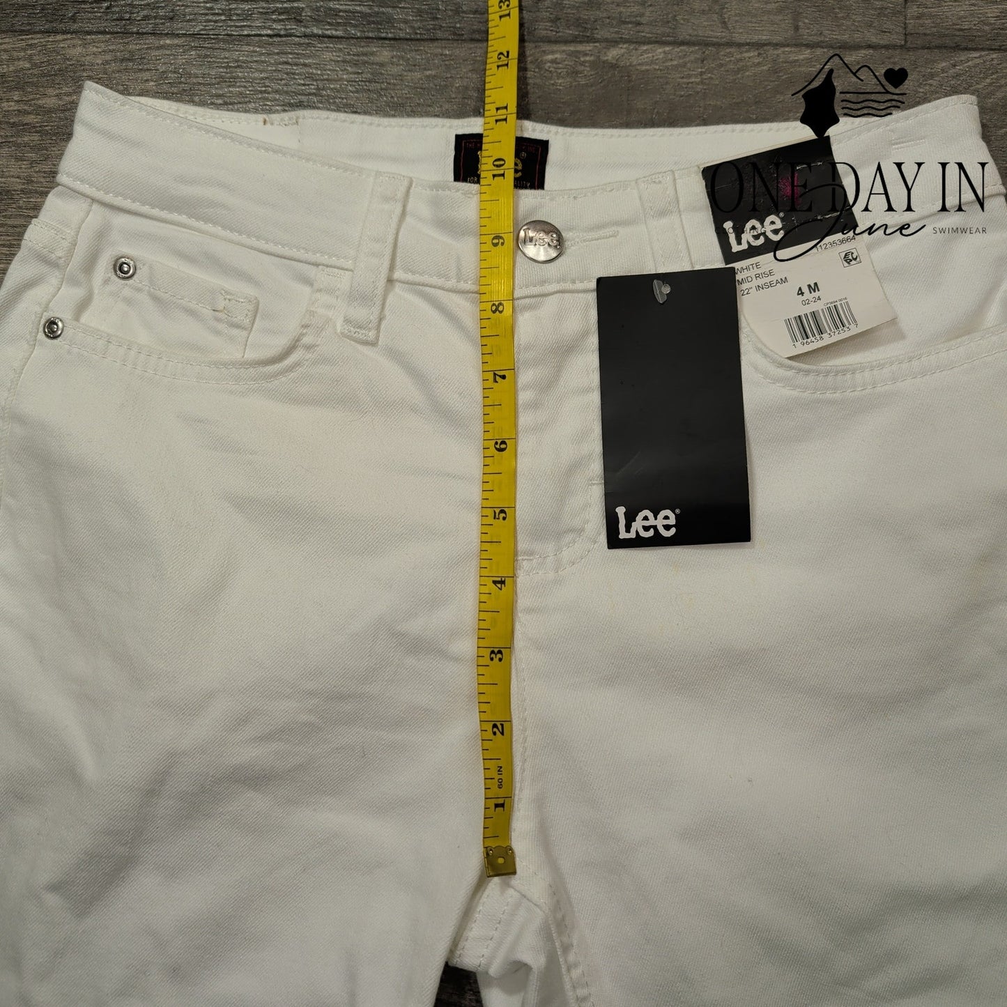Lee Mid Rise Crop Jeans Size 4