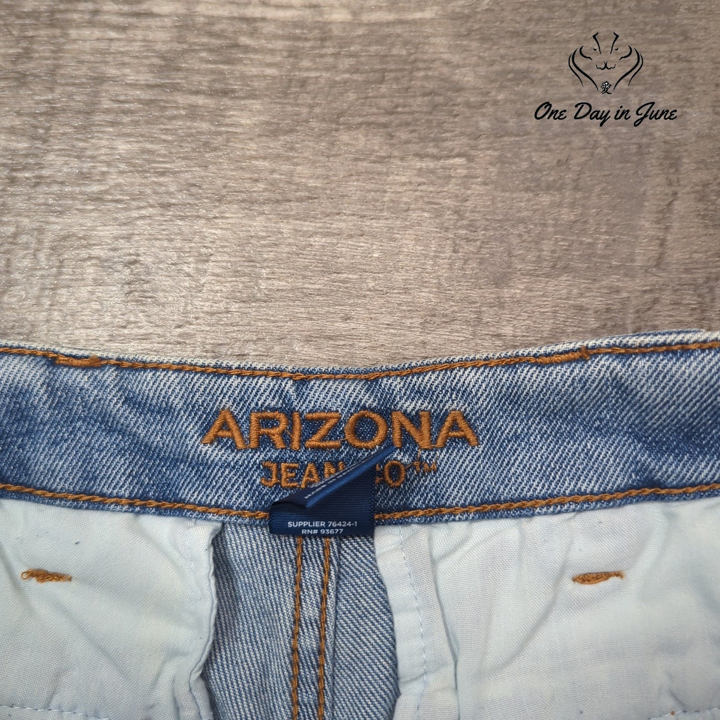 Arizona Jean Co. Juniors Hi Rise Cargo Style Jeans Size 7