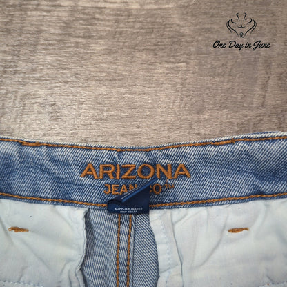 Arizona Jean Co. Juniors High Rise Cargo Jeans Light Wash NWT Size 7