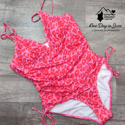 Charmleaks Plus Size Ruched Sides One Piece Swimsuit Size 2XL