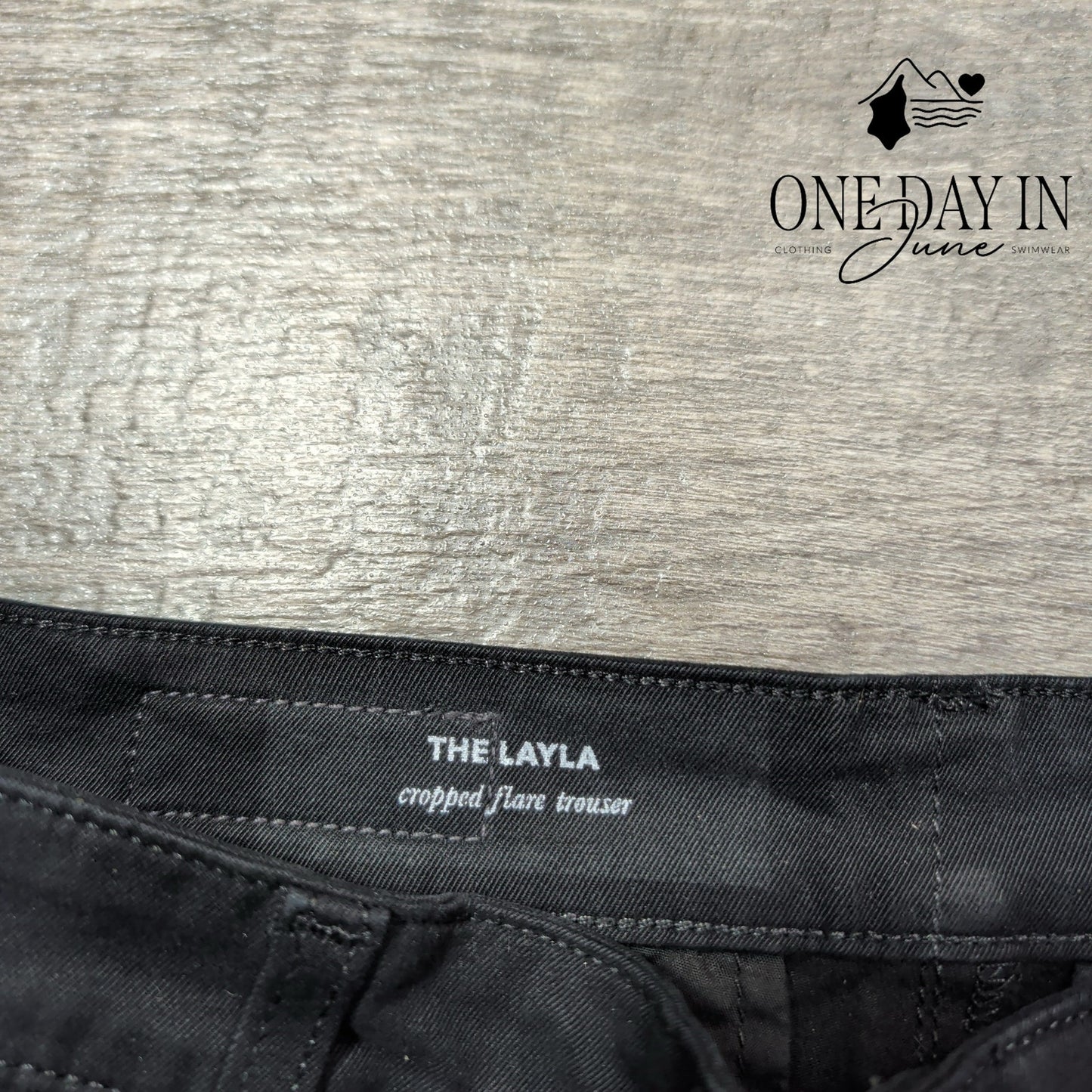 AG Adriano Goldschmied The Layla Cropped Flare Trouser Pants Black Size 4 (27)