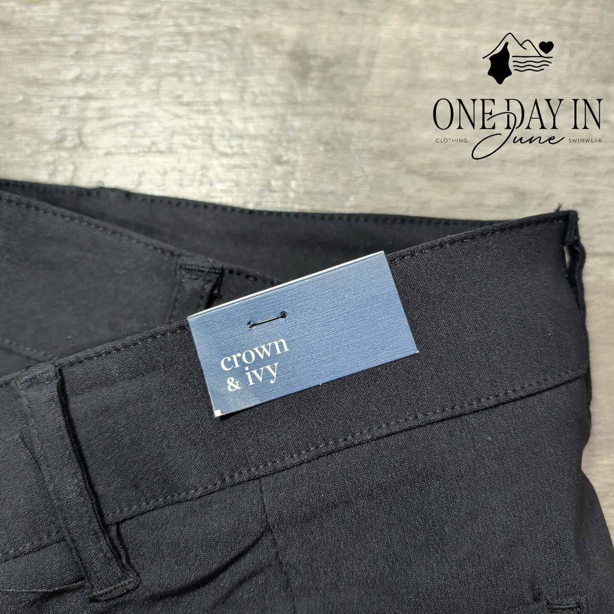 Crown & Ivy Wide Leg Crop Pants True Black Patch Pocket NWT Size 10