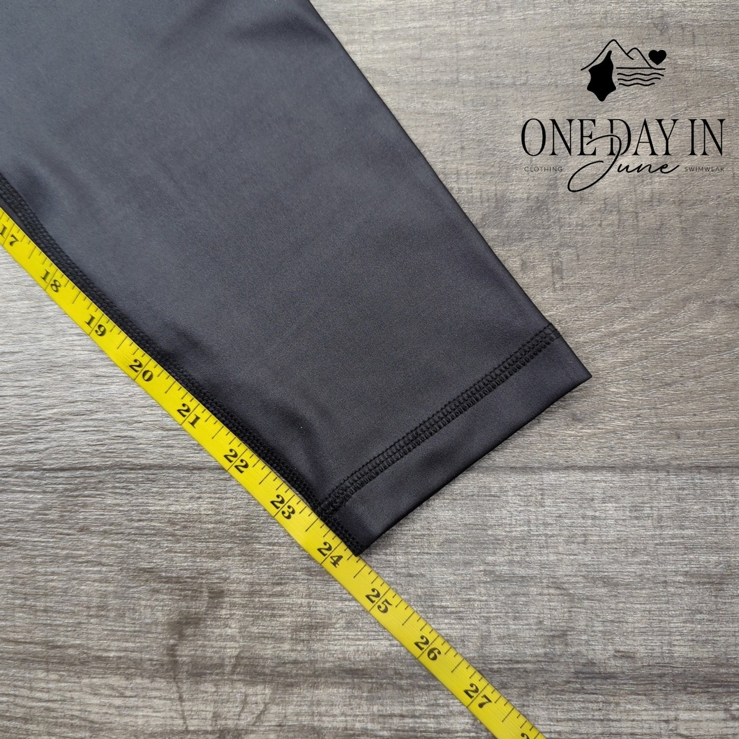 90 Degree Black Cire Cropped Leggings Size L