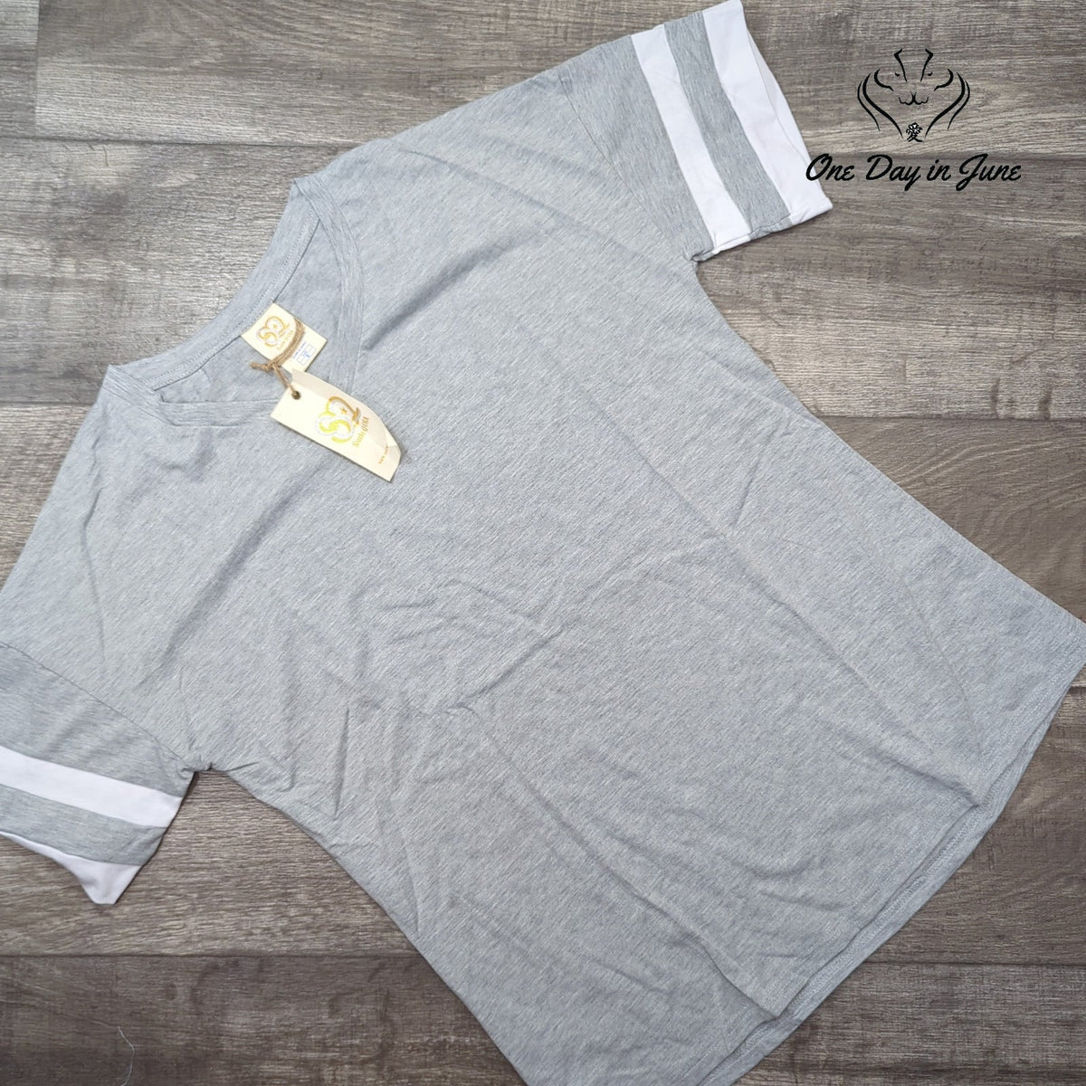 Suzie Q USA V Neck Short Sleeve T Shirt Gray White Striped Cuff NWT Size S