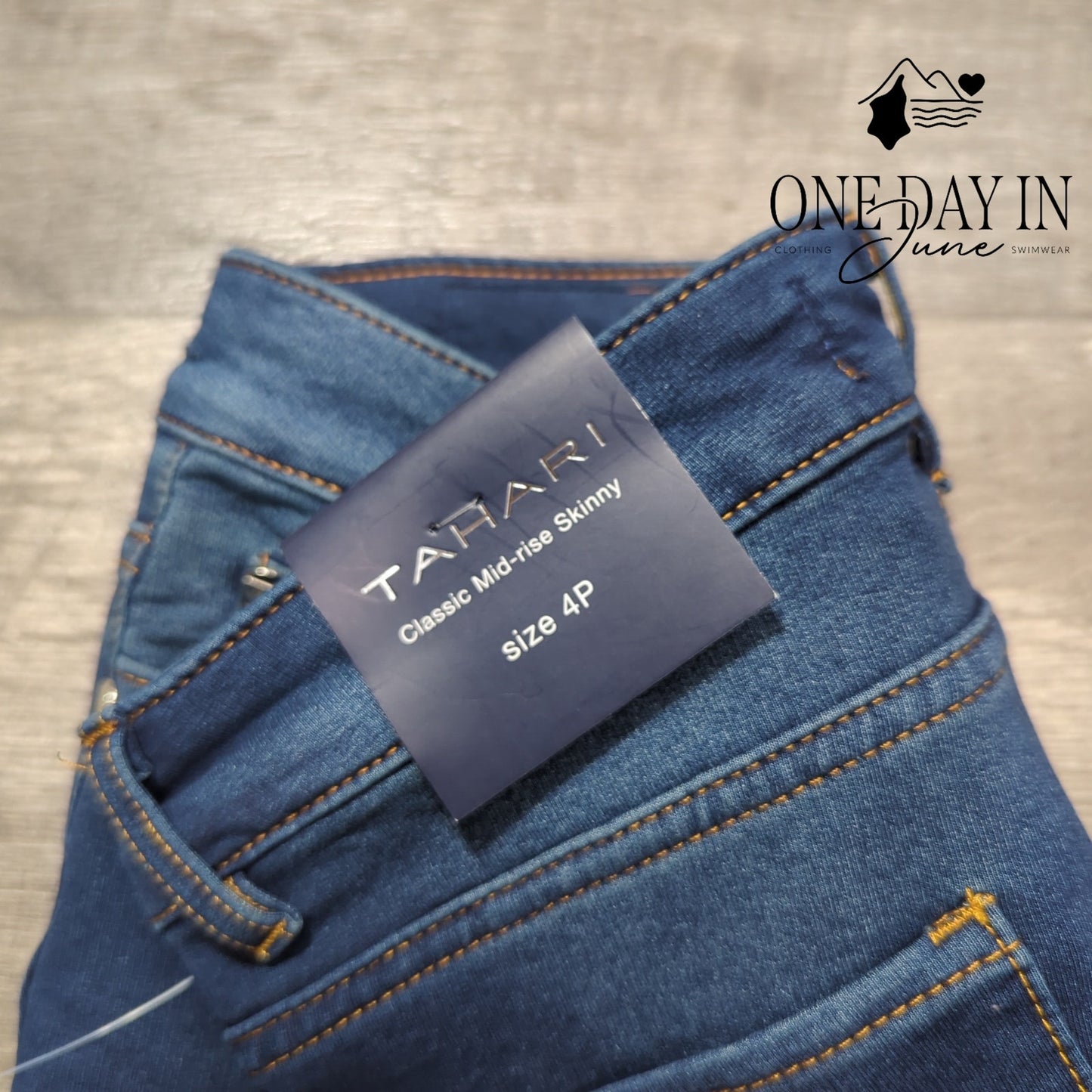 Tahari Classic Mid Rise Skinny Jeans Size 4P