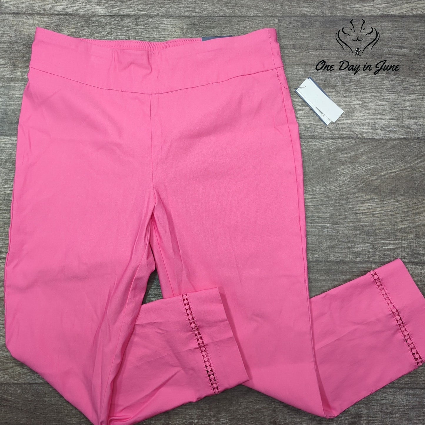 Crown & Ivy Petite Pink Rage Spring Cropped Pants Size 12P