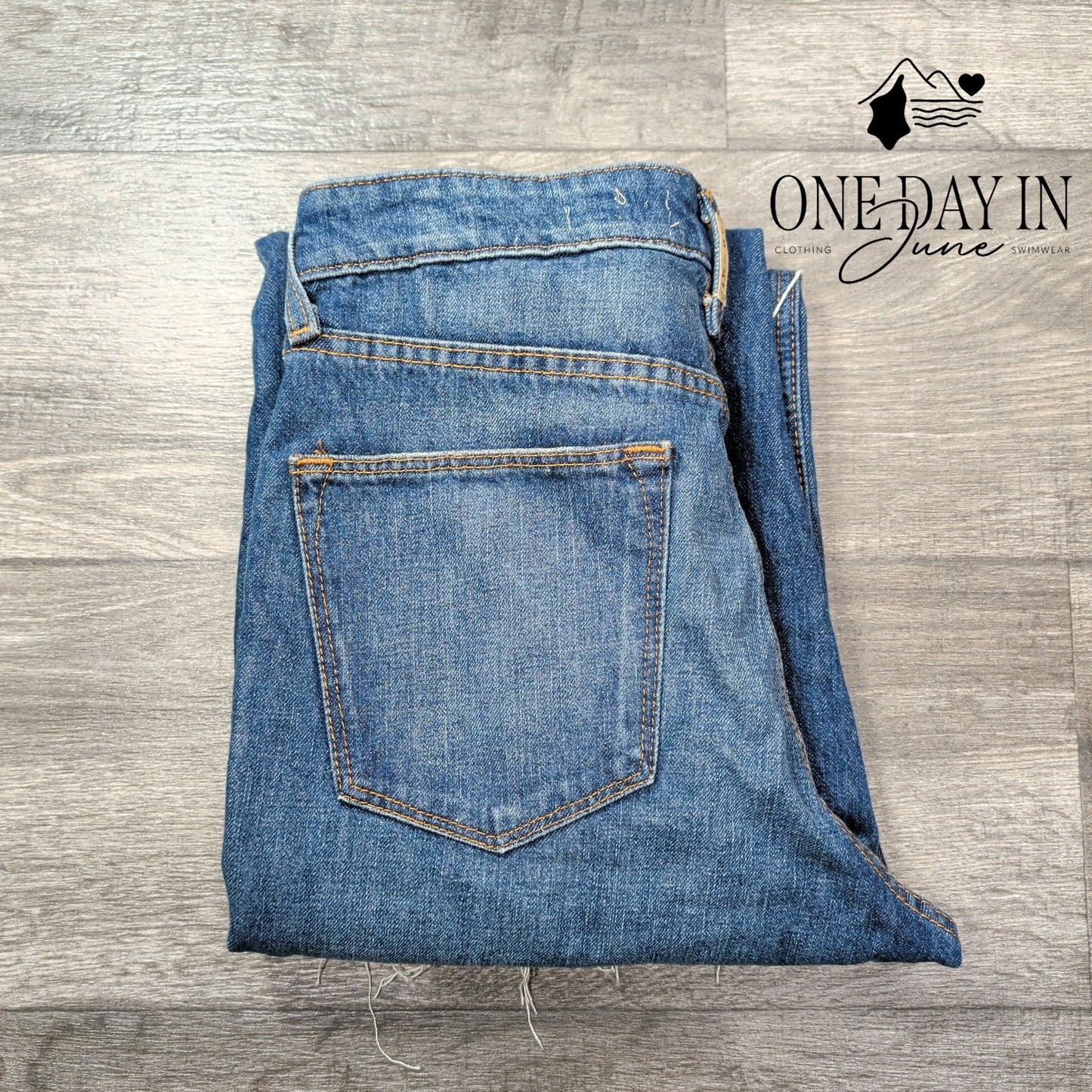 Ariat Ultra High Rise Tomboy Straight Distressed Jeans Size 4 (27)
