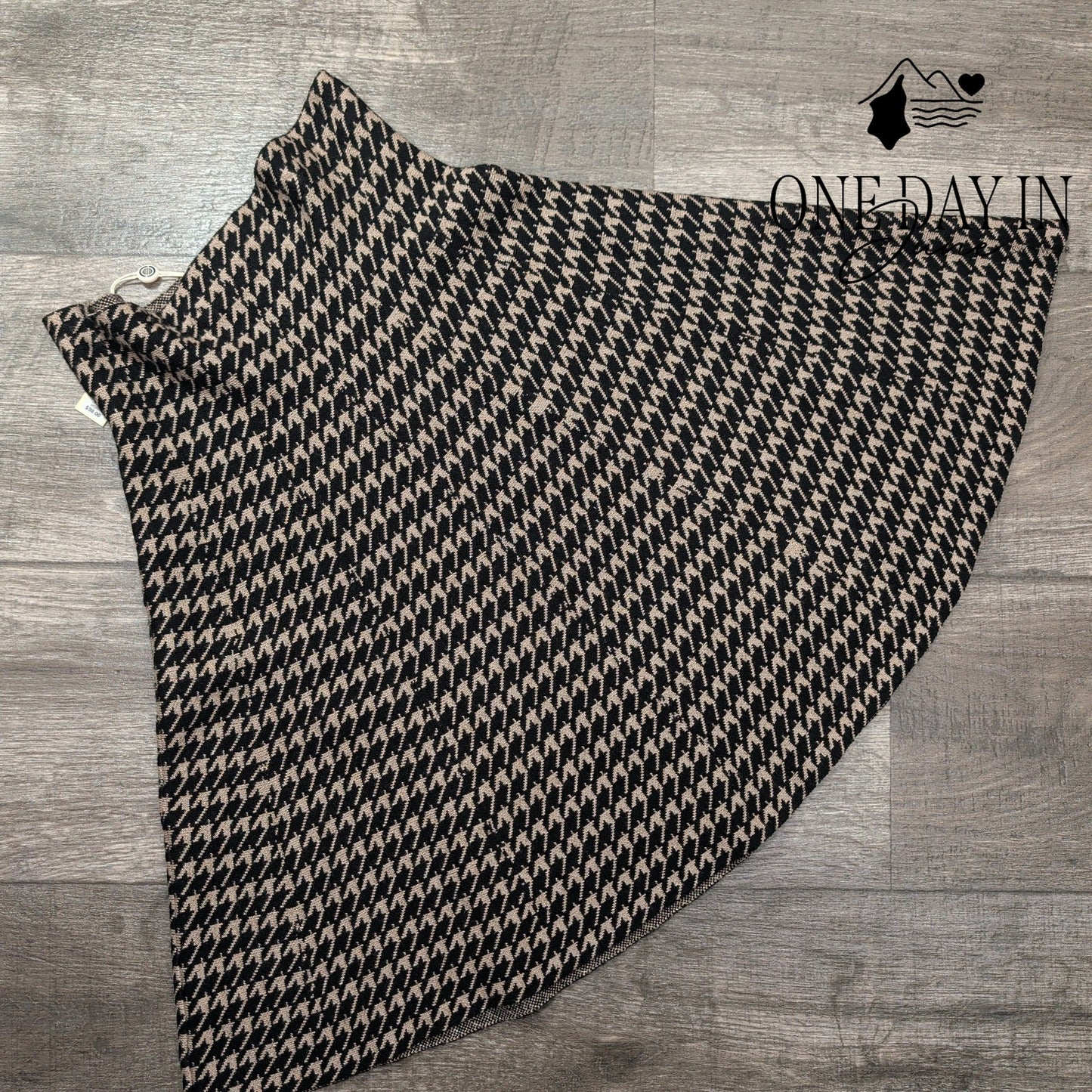 Max Studio Houndstooth Knit Flare Skirt Black Tan High Waist NWT $98 Size S