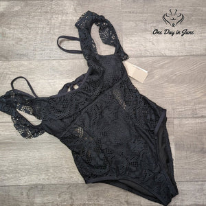 Kenneth Cole Reaction One Piece Swimsuit Lace Crochet Cutout NWT $106 Size S