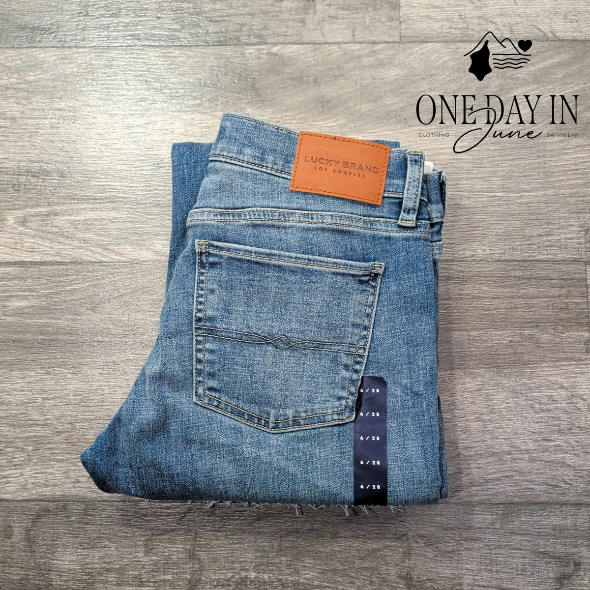Lucky Brand Mid Rise Sweet Crop Jeans Blue Raw Hem NWT Size 6