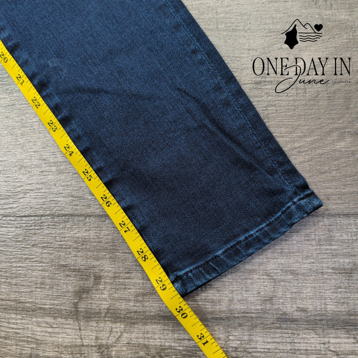 AG Adriano Goldschmied Straight Leg Jeans Dark Wash Women's NWT Size 4 (27)