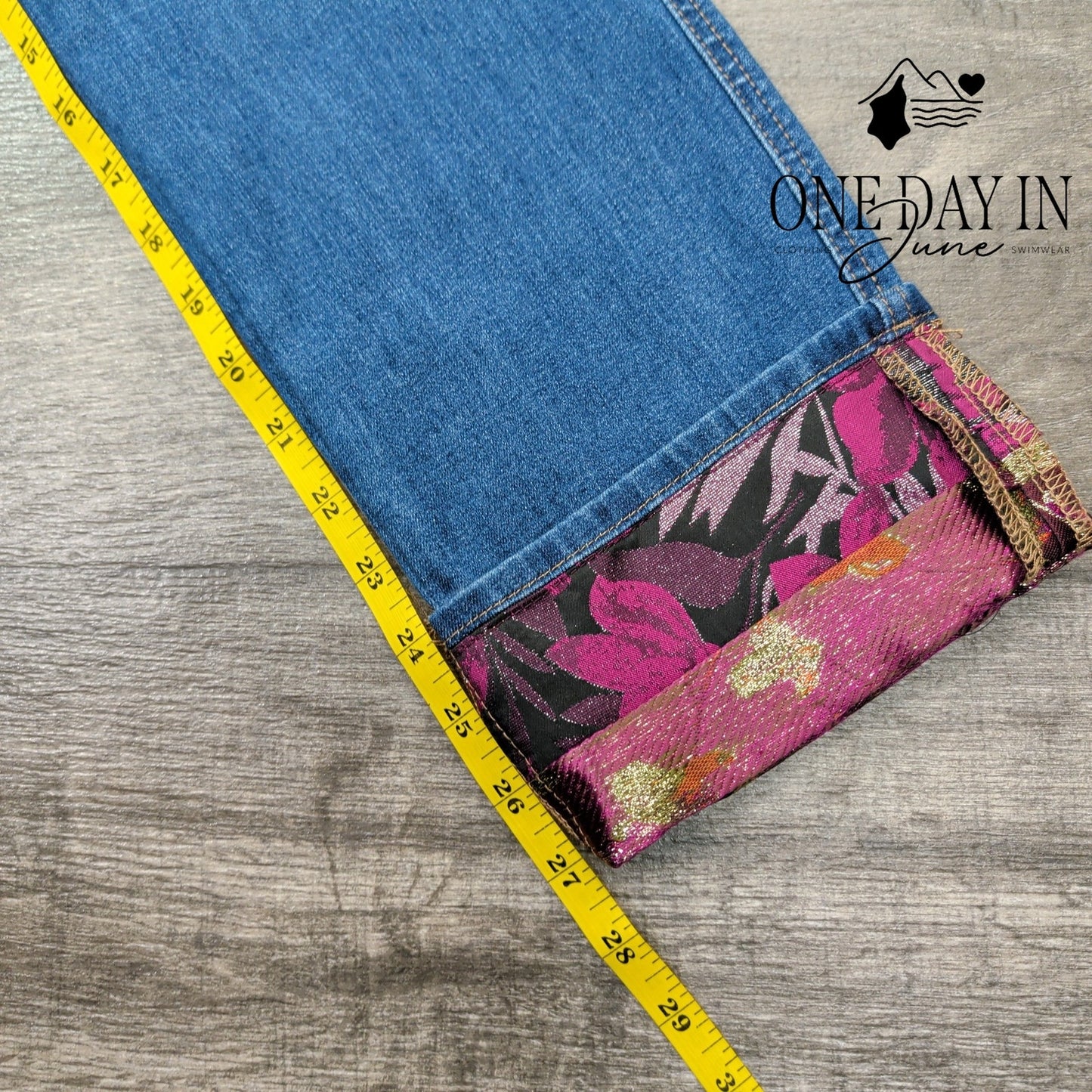 Chico's Girlfriend Slim Ankle Jeans Size Chico's .5 (6)