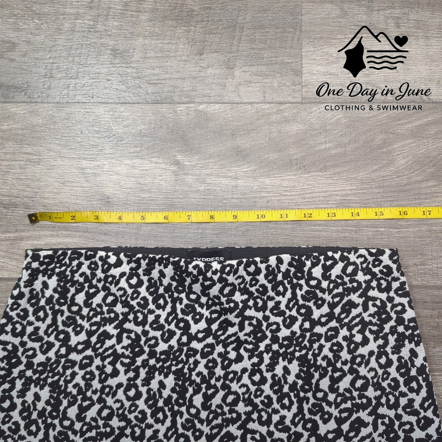 Express Pull On Pencil Skirt Size M