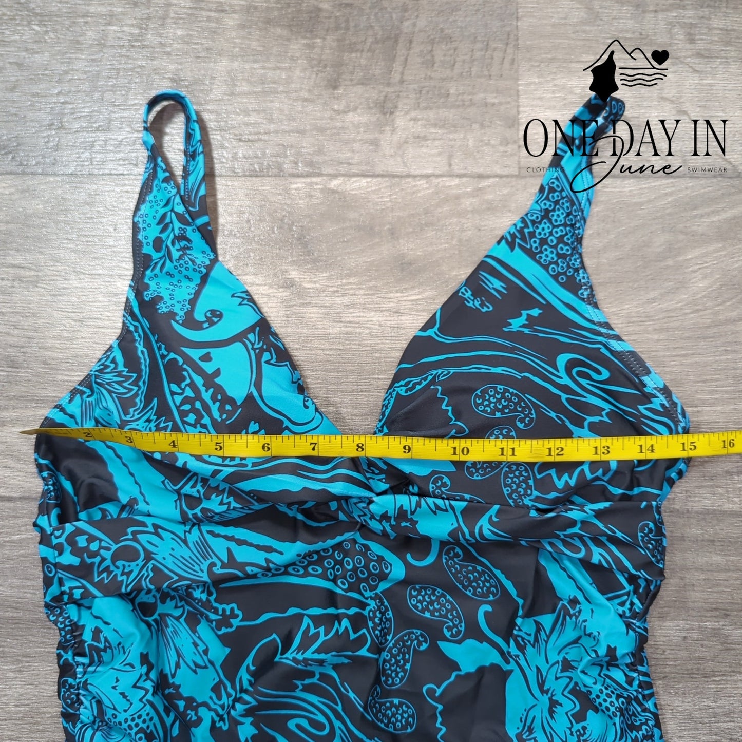 Smismivo Twist Front One Piece Swimsuit Size L
