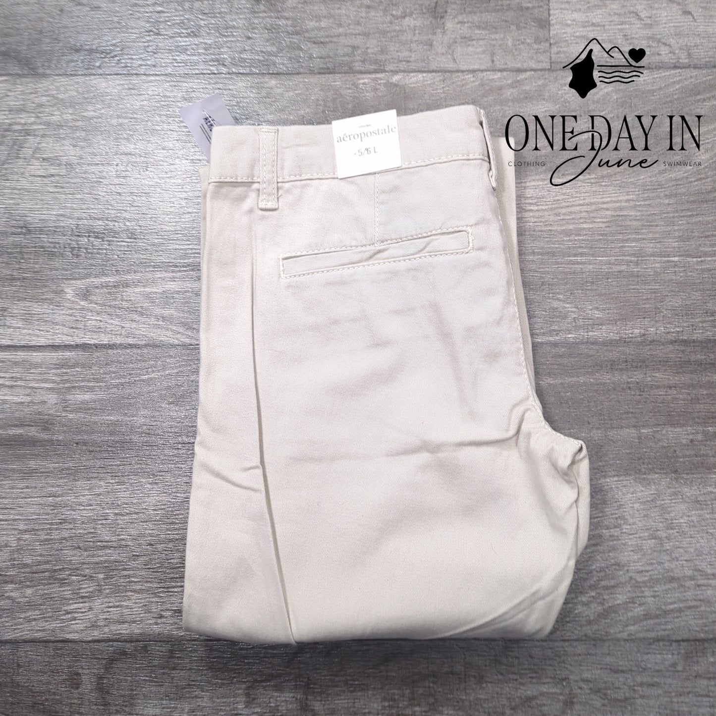 Aeropostale Juniors Straight Leg Khaki Pants Size 5