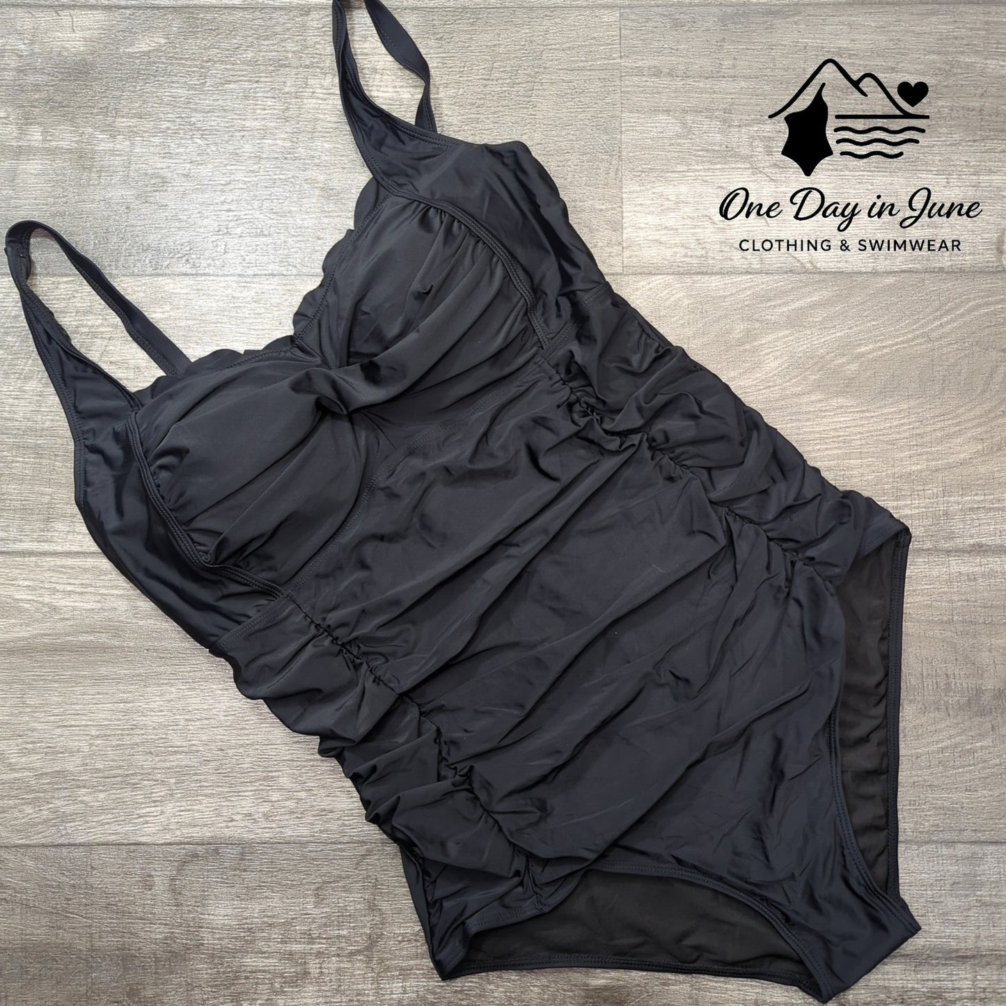 Aqua Eve Plus Size Scallop Edge Tummy Control One Piece Swimsuit Size 18W