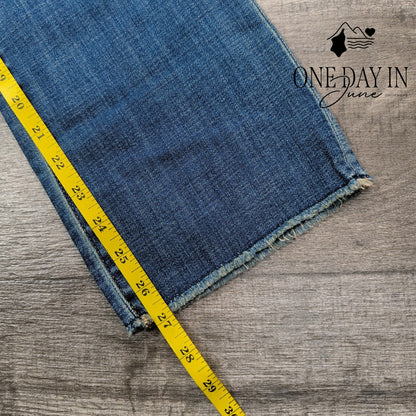 Chico's Girlfriend Kick Flare Jeans Size Chico's 00 (2)
