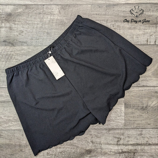 Emery Rose Scallop Hem Casual Shorts Size 2XL