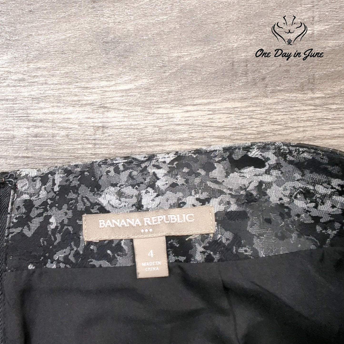 Banana Republic Mini Skirt Size 4