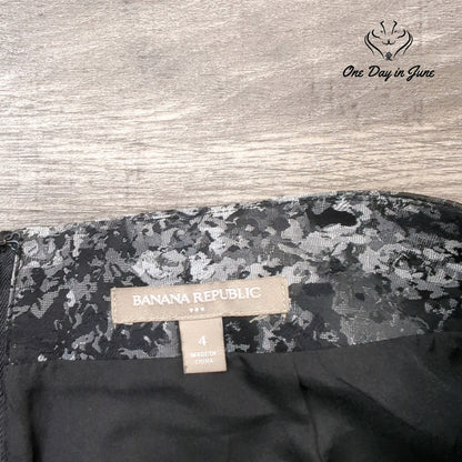 Banana Republic Mini Skirt Black Gray Floral Jacquard Lined Size 4