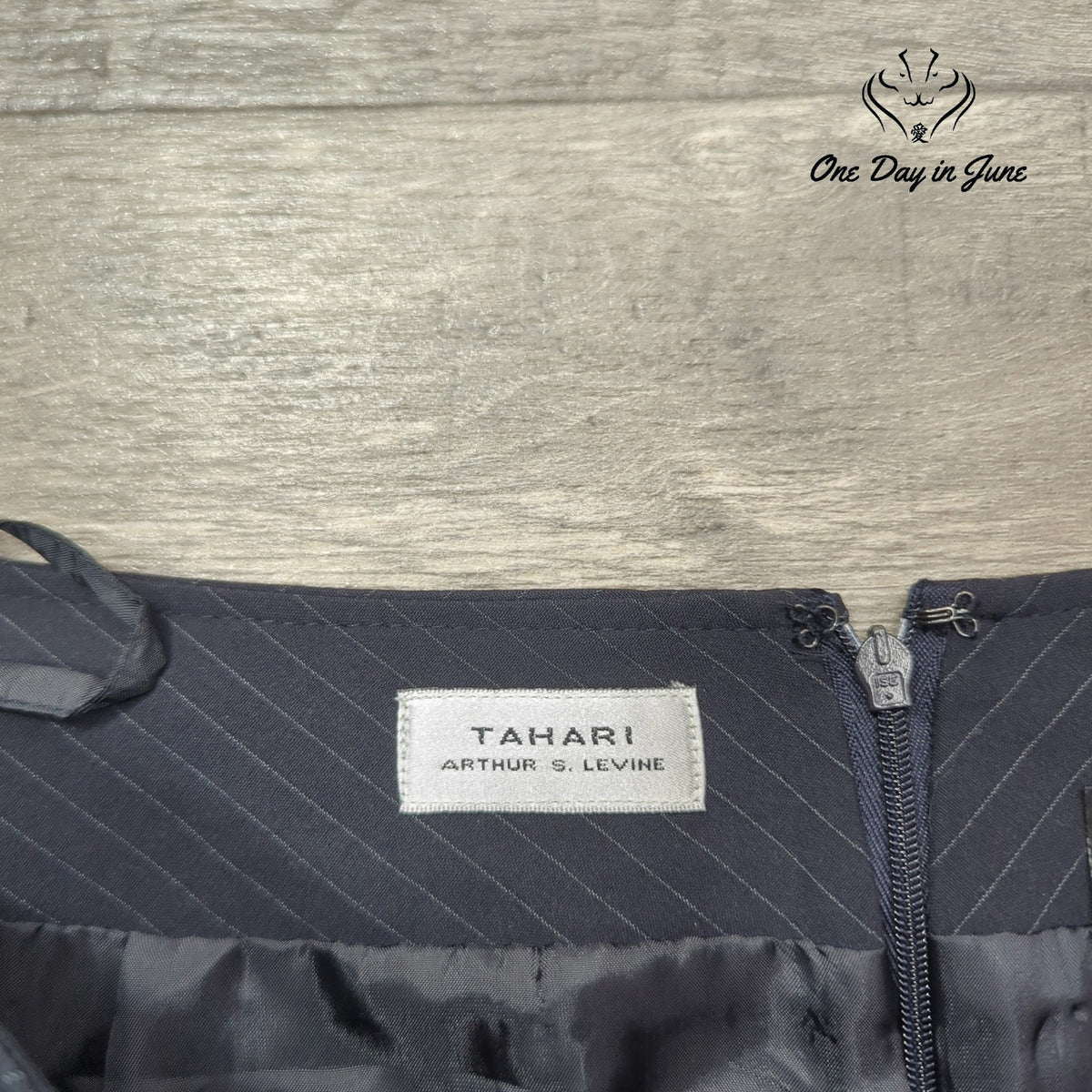 Tahari Arthur S Levine Pinstripe Pencil Skirt Navy Career Lined Size 10